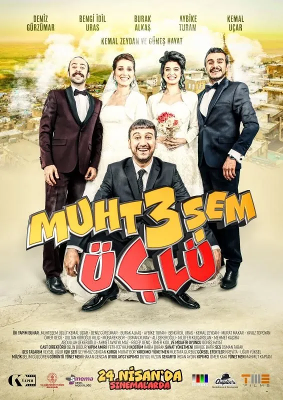 ملصق فيلم Muhteşem Üçlü: العروسان ورجلان ببدلتين أمام مدينة من الحجر