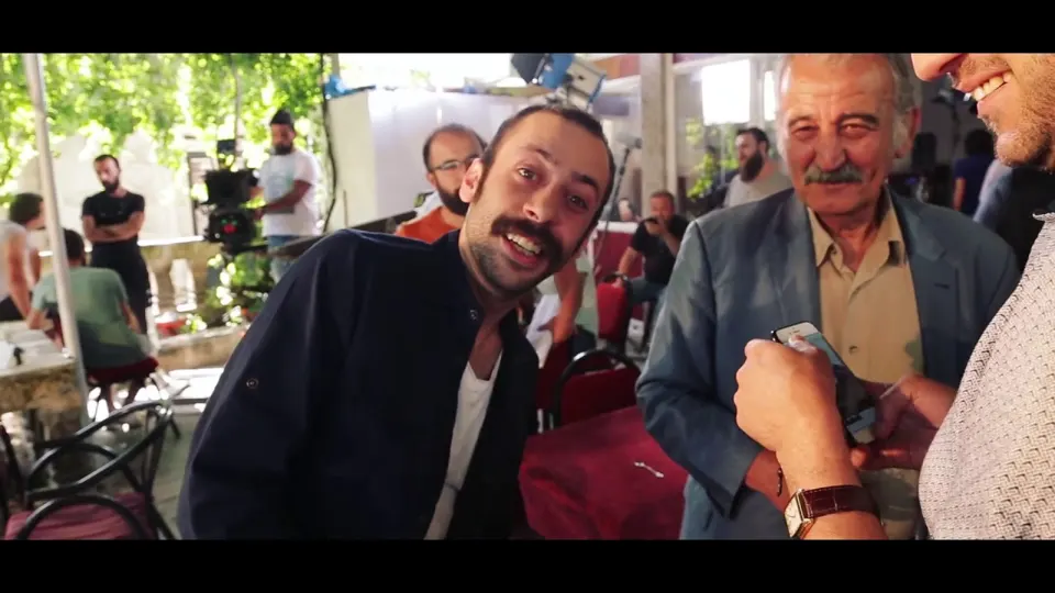 Play video: Muhteşem üçlü Film Kamera arkası :))